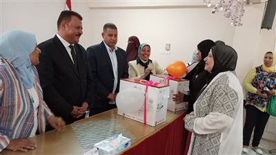 التضامن بالسويس توزع ماكينات سنجر على 50 أسرة