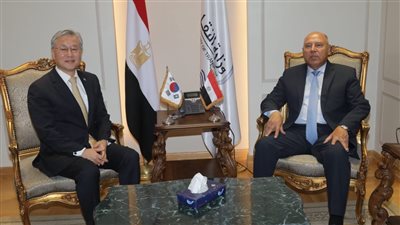 وزير النقل يبحث مع سفير كوريا الجنوبية آخر المستجدات الخاصة بتوطين صناعة قطارات المترو 