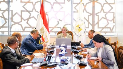 وزيرة البيئة تلتقى رئيس هيئة استخدامات أراضي الدولة 