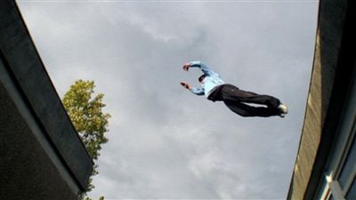 طالبة تقفز من الطابق السادس هرباً من زواج قسري في سوهاج