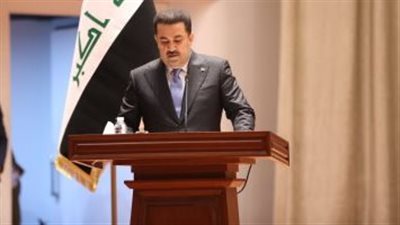 فى استفزاز جديد لمشاعر المسلمين حول العالم.. ملحد عراقى يحرق نسخة من المصحف الشريف وعلم العراق 