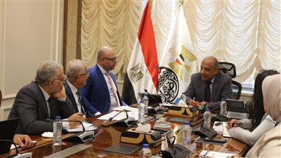 وزير قطاع الأعمال العام يبحث إجراءات إدراج القطن للتداول عبر بورصة السلع  