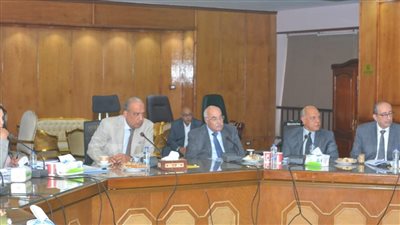 وزير قطاع الأعمال يتابع الموقف التنفيذي للمصانع الجديدة في إطار المشروع القومي لتطوير صناعة الغزل والنسيج 