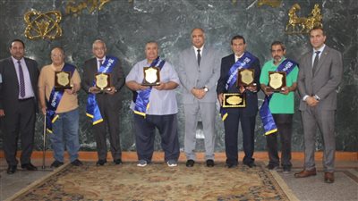 وزير الإنتاج الحربي يتواصل مع العاملين بنظم قطاع التدريب