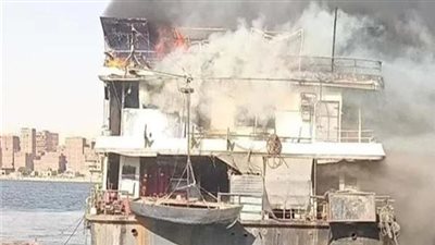 الدفع 5 سيارات حماية مدنية.. السيطرة على حريق بمركب نيلي في الحوامدية