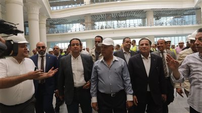 وزير النقل ووفد برلماني من مجلسي النواب والشيوخ في جولة تفقدية بمحطة سكك حديد صعيد مصر 