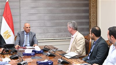 سويلم يبحث مع مسئولي شركة 