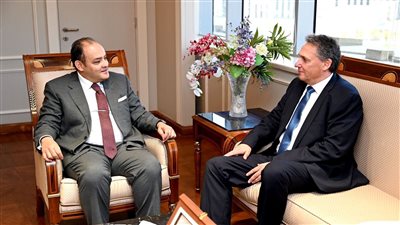 سمير: فرص متميزة أمام شركات السيارات العالمية لتوطين صناعة السيارات الكهربائية في مصر