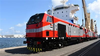 وزير النقل : وصول 20 جرار  سكة حديد جديدة إلى ميناء الإسكندرية