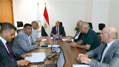 وزارة الرى تناشد المواطنين بعدم إلقاء أى مخلفات فى المجارى المائية