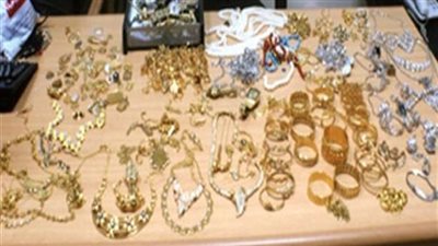 بإسلوب المغافلة.. ضبط شخص بتهمة سرقة مشغولات ذهبية من سيدة بالجمالية