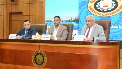 محافظ الدقهلية يعقد اجتماعا مع مسئولي قطاعي نقل وتوزيع الكهرباء لمتابعة ترشيد الاستهلاك 