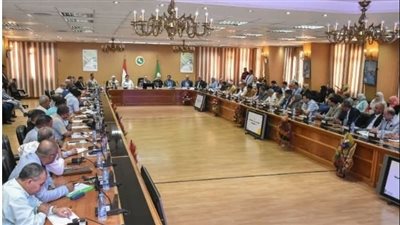 تنفيذي الشرقية يستعرض موقف تقنين أراضي أملاك الدولة وإزالات الموجه 21