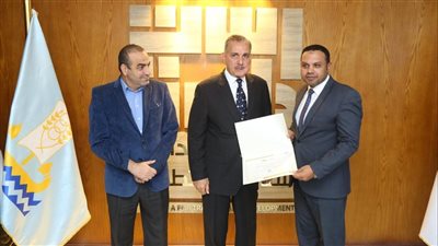 محافظ كفر الشيخ يسلم شهادات اعتماد مدربي مركز استدامة للتدريب والتطوير 