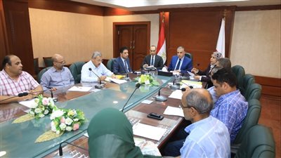 محافظ سوهاج يعقد اجتماعا لمناقشة موقف عدد من المشروعات بمركز المنشاة