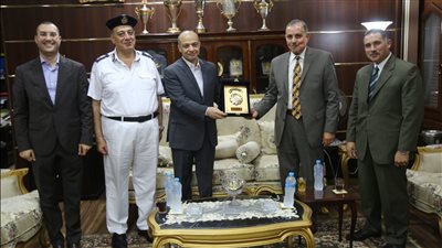 محافظ كفر الشيخ يكرم مدير الأمن السابق