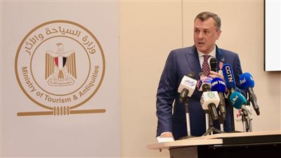 دولة كازاخستان تكرم وزير السياحة والآثار وتمنحه وسام شفاعة