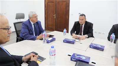 وزير التعليم العالي يتابع منظومة العمل بمراكز التميز بجامعتي القاهرة والإسكندرية