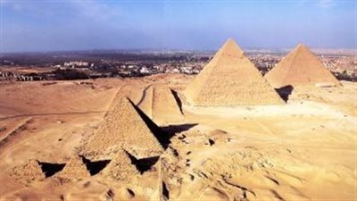 السياحة والآثار: أهرامات الجيزة مفتوحة للزيارة ولا صحة لغلقها جزئيا للتطوير