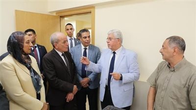 وزير التعليم العالي يتفقد أعمال مكتب التنسيق الرئيسي بجامعة عين شمس