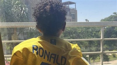 صور.. آدم نجل شيكابالا يرتدي قميص كريستيانو رونالدو