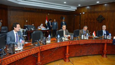 محافظ الغربية يشيد بدور قوافل جامعة طنطا فى دعم مبادرة 