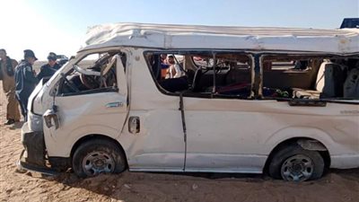 إصابة 3 سيدات فى انقلاب ميكروباص بالعياط 