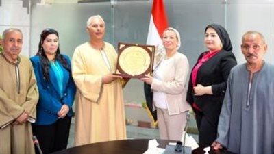 وزيرة البيئة تشيد بالفلاح المصرى فى إنجاح منظومة المخلفات الزراعية