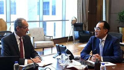 رئيس الوزراء يتابع مع وزير الاتصالات عددا من مشروعات وملفات عمل الوزارة