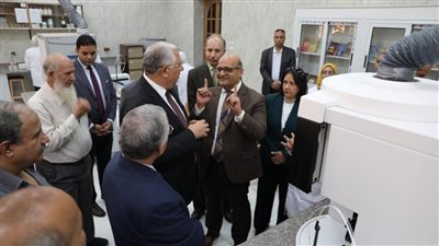 وزير الزراعة يفتتح معمل خصوبة الأراضي ويتفقد وحدة الاستشعار عن بعد بمعهد الأراضي والمياه والبيئة 