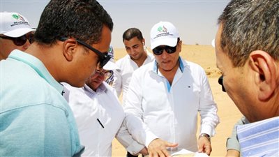 الريف المصرى: شق ٥٠٠ كيلو طرق ومدقات بأراضى مشروع ال ١.٥ مليون فدان فى غرب المنيا