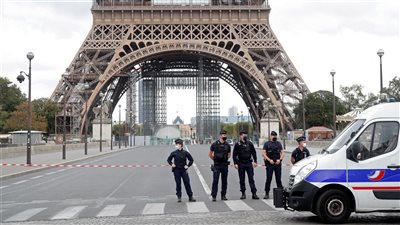عاجل.. إخلاء برج إيفل بفرنسا بشكل مفاجئ