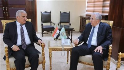 وزير الزراعة يبحث مع مدير 