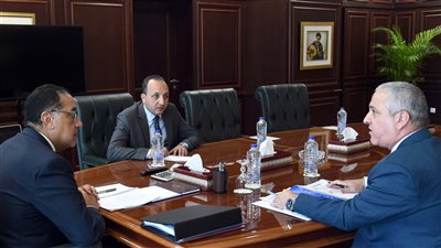 رئيس الوزراء يستعرض مع رئيس الهيئة الوطنية للصحافة عددا من أنشطة الهيئة