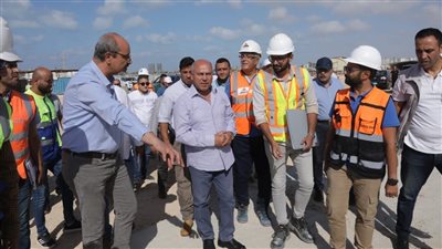 وزير النقل يتفقد مواقع العمل بشبكة القطار الكهربائي السريع (العين السخنة /  مطروح)  