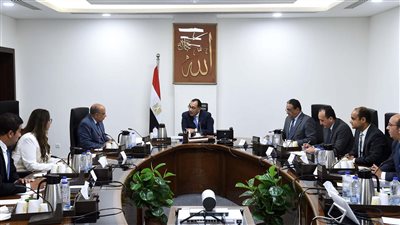 رئيس الوزراء يتابع موقف المجمعات الصناعية على مستوى الجمهورية