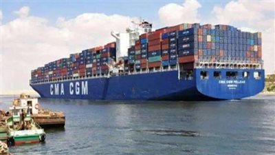 تصدير 5600 طن دقيق  من ميناء بورتوفيق إلي اليمن