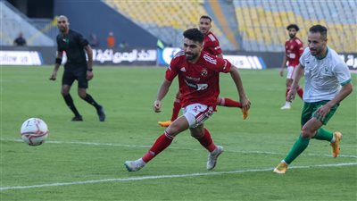 بعد جراحة الترقوة.. طبيب الأهلي يزور خالد عبد الفتاح