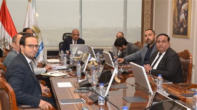 وزير قطاع الأعمال يبحث مع 