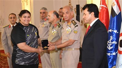 وزير الدفاع يكرم أبطال القوات المسلحة المحققين لإنجازات رياضية