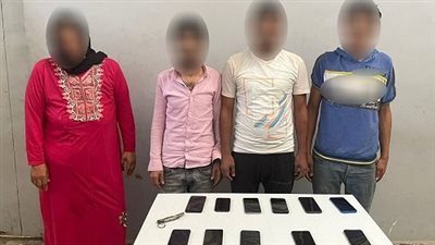 بأسلوب المغافلة.. ضبط تشكيل عصابي تخصص في سرقة الهواتف المحمولة