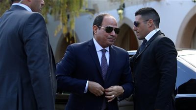 الرئيس السيسي يلتقي بأهالي السلوم.. ويتفقد ارتكاز أمني