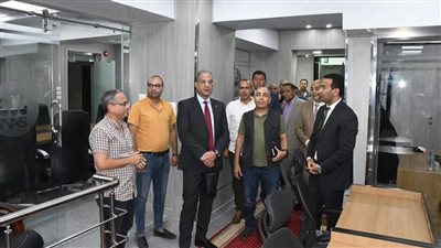 محافظ الفيوم ورئيس اللجنة الفنية يتفقدان مركز سيطرة الشبكة الوطنية للطوارئ والسلامة العامة