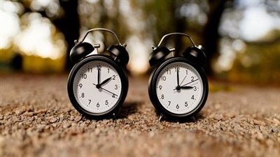 انتهاء التوقيت الصيفي.. تعرف على موعد العمل بالتوقيت الشتوي