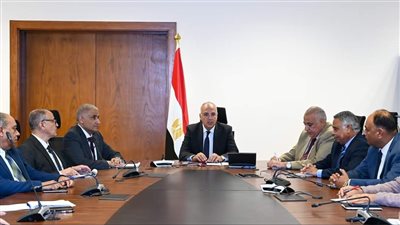 الدكتور سويلم يتابع إجراءات تطوير منظومة توزيع المياه