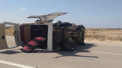 وفاة ٥ وإصابة ٦ في انقلاب أتوبيس بطريق مطروح السلوم 