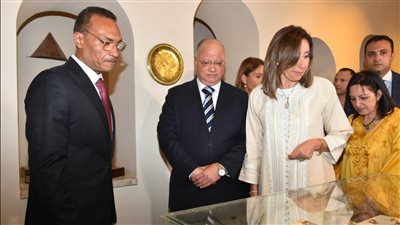 وزيرة الثقافة تفتتح 