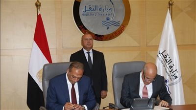 وزير النقل يشهد توقيع عقد تمويل وتصميم وإنشاء واستغلال وصيانة الميناء الجاف 