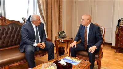 وزير الإسكان ومحافظ الوادى الجديد يتابعان موقف المشروعات المختلفة الجارى تنفيذها بالمحافظة