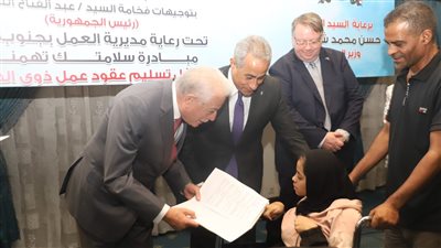 وزير العمل يطلق مبادرة 